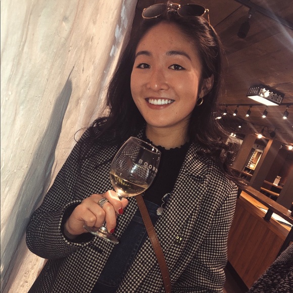 Meet your Posher, Erin - Picture 1 of 3